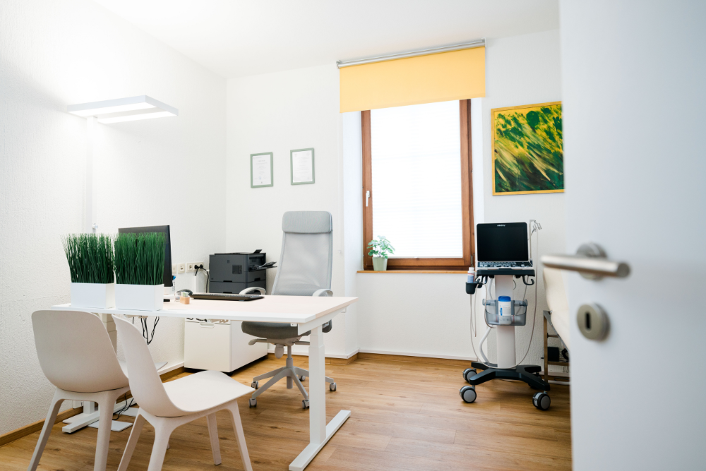 hausarzt-schotten foto-behandlungszimmer-stengel